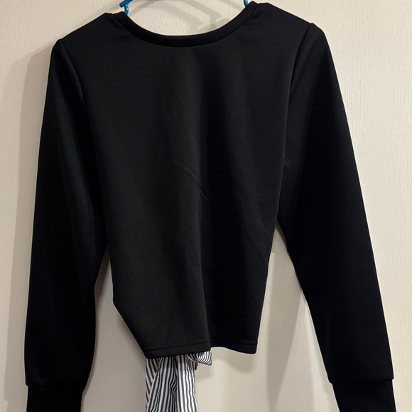 SHEIN Tops - SHEIN Black Long Sleeve Crop Top